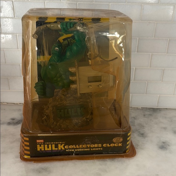 Marvel Hulk Collectors Clock with Working Lights - Picture 1 of 1
